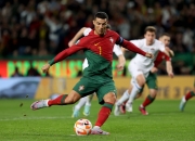 包含欧洲国家队决胜时刻，球员们誓死拼搏的词条