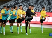 足球联赛重要战急需三分胜利，球队备战全力